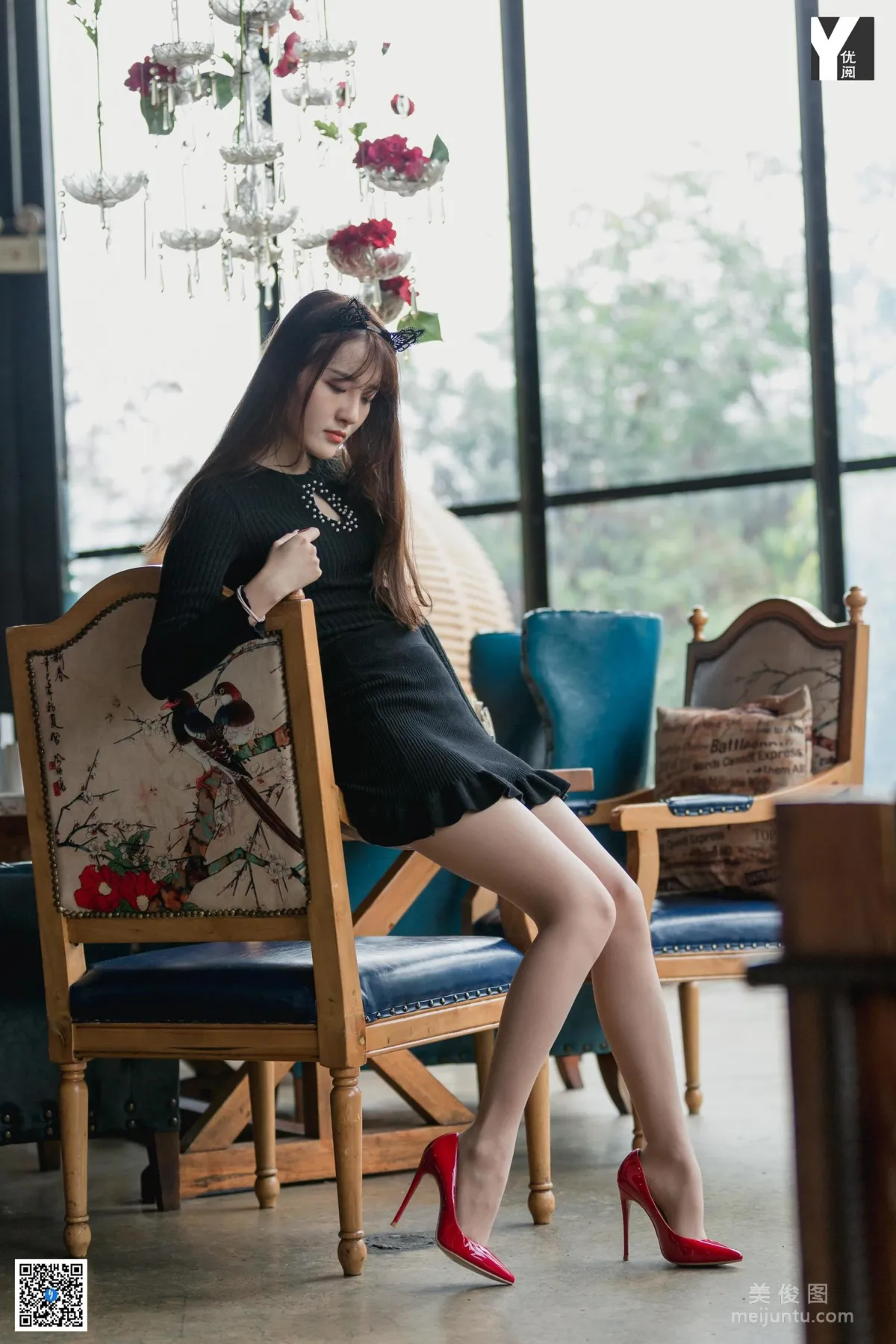 [異思趣向IESS] 模特 婉萍 《鄰居的紅色高跟》 美腿絲足寫真集 91