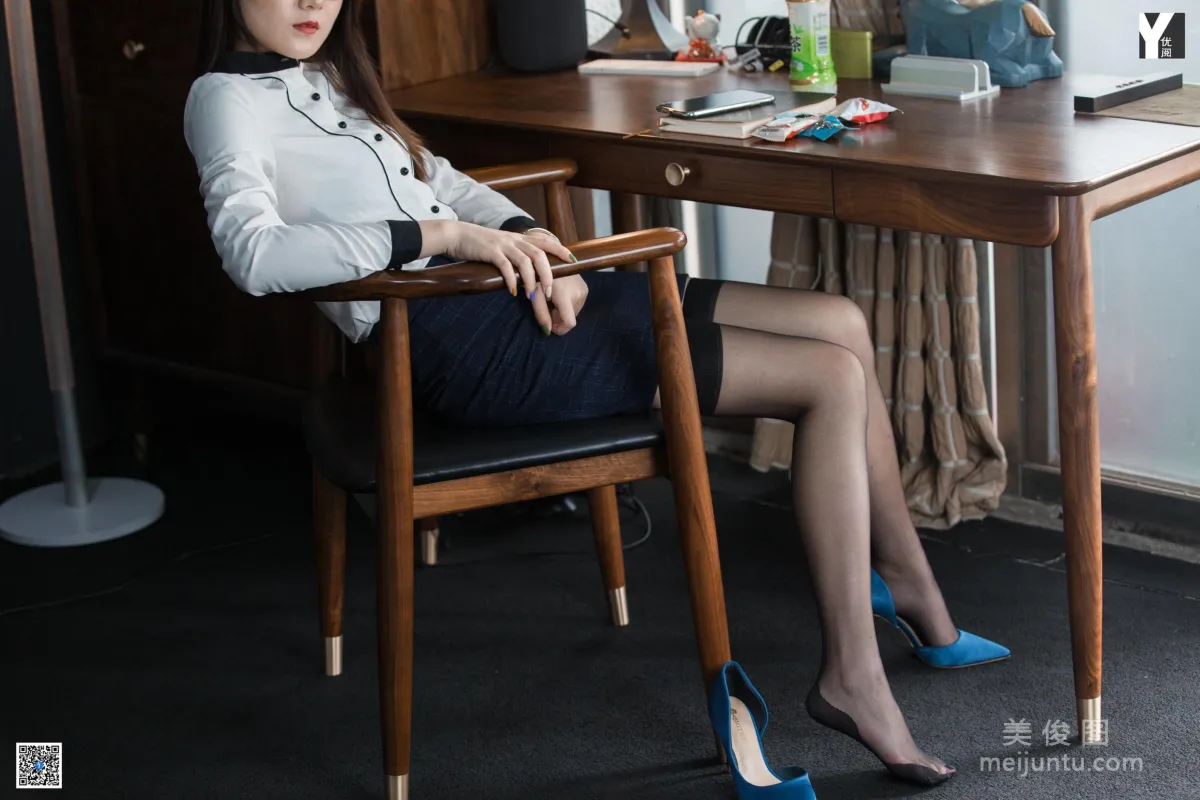 [異思趣向IESS] 模特 小衫 《老師的吊帶襪》 寫真集 8