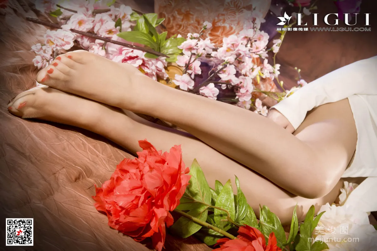 Model 允儿《鲜花玉足》 [丽柜Ligui] 写真集48