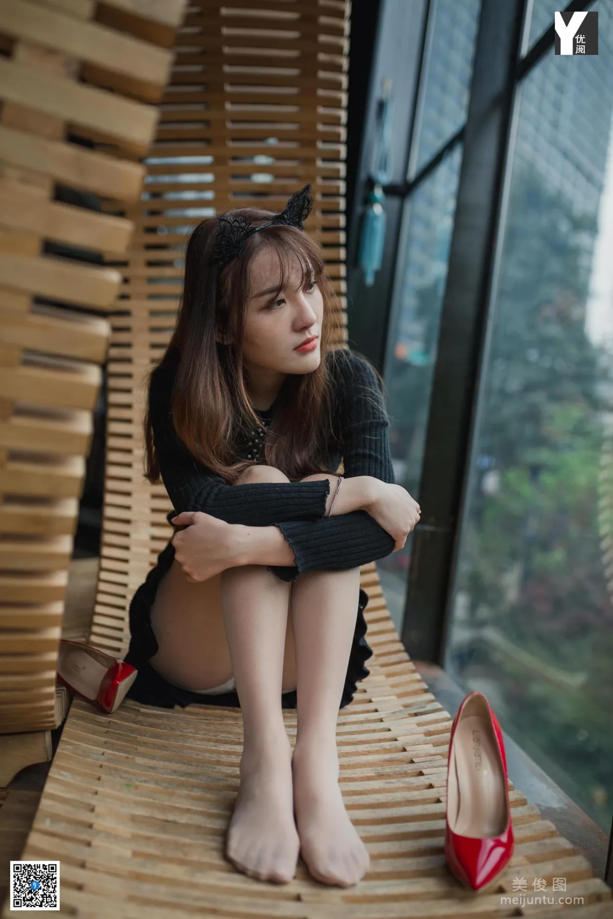 [異思趣向IESS] 模特 婉萍 《鄰居的紅色高跟》 美腿絲足寫真集 51