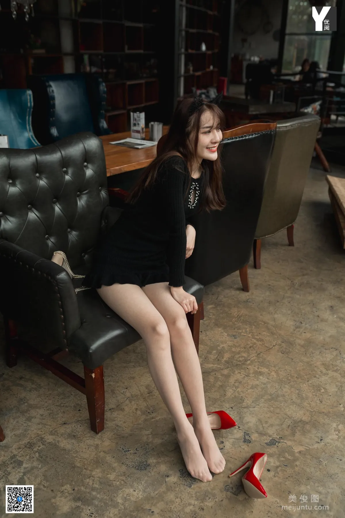 [異思趣向IESS] 模特 婉萍 《鄰居的紅色高跟》 美腿絲足寫真集 11