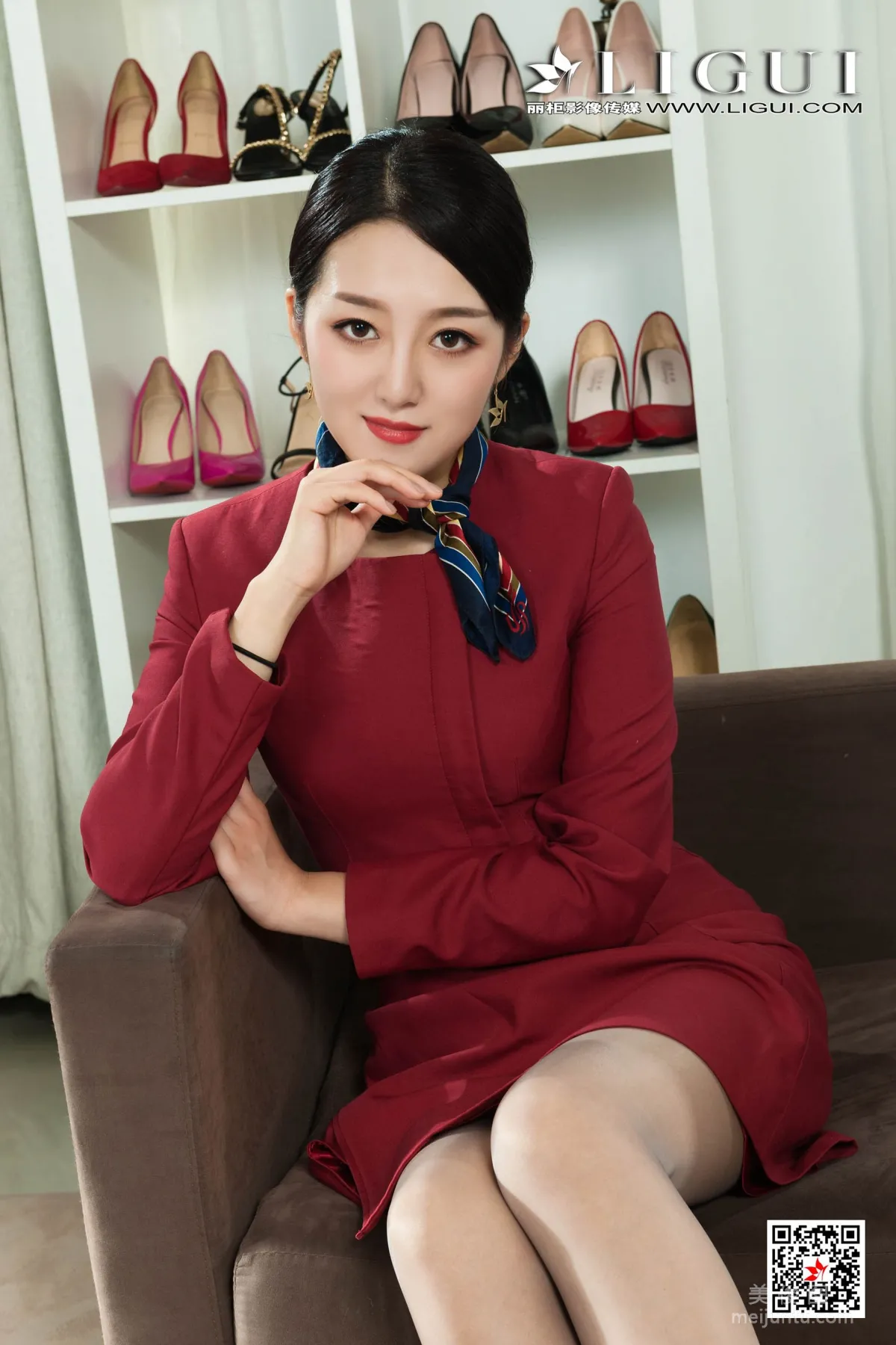 Model 冰冰《极品黑丝空姐丝足》 [丽柜Ligui] 写真集3