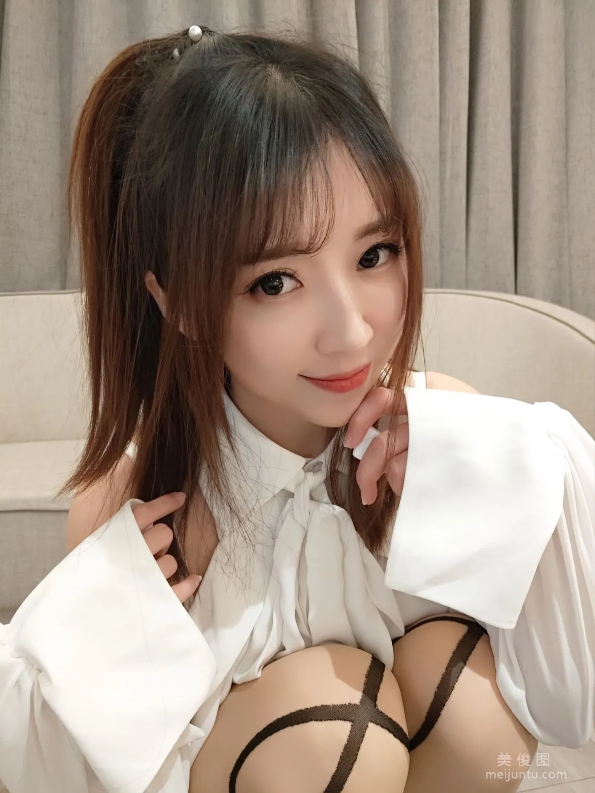 斗鱼主播小女巫露娜 - 条纹提花白衬衣14