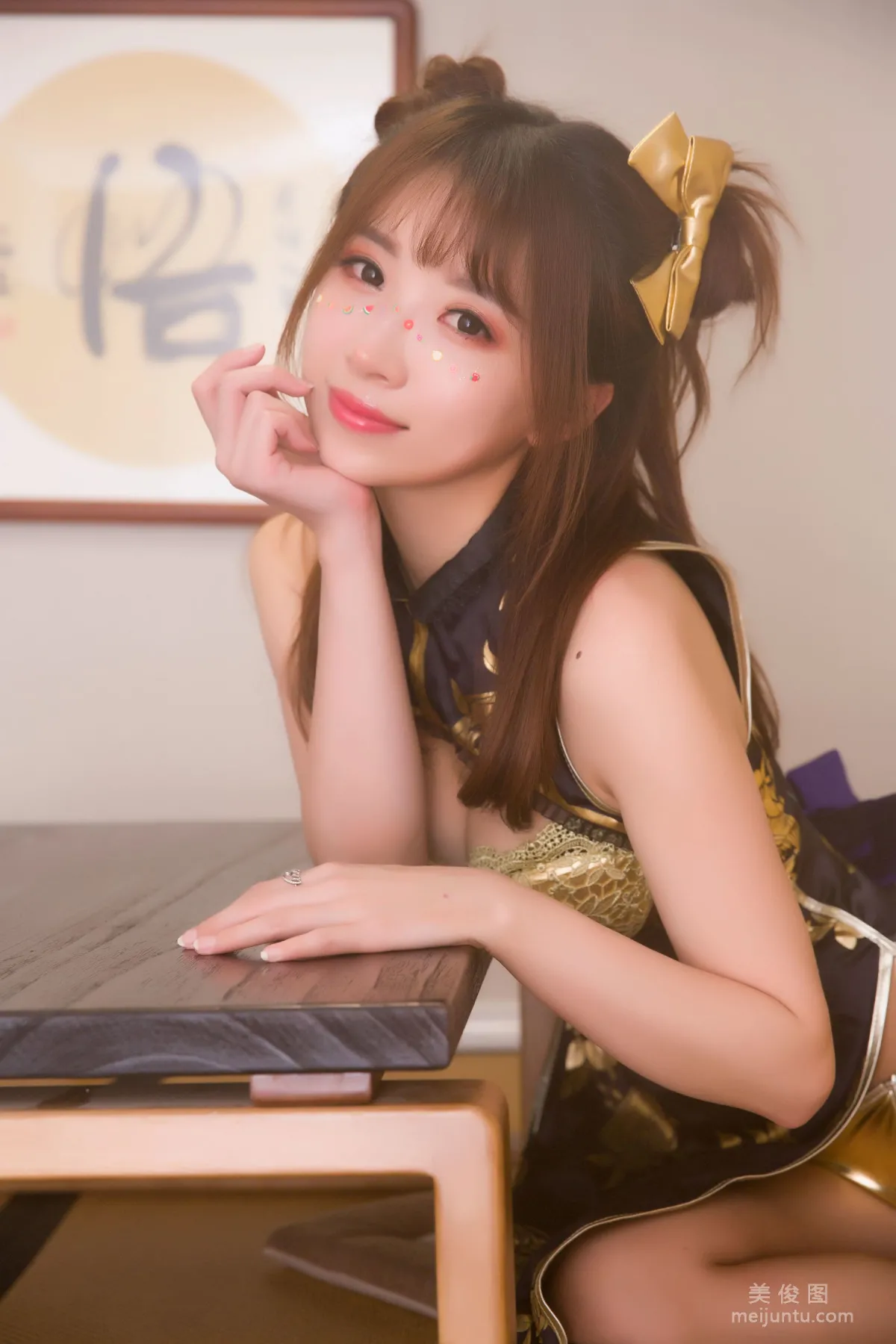 [COS福利] 鬥魚主播小女巫露娜 - 金絲旗袍 2