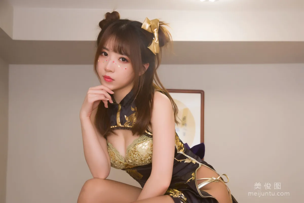 [COS福利] 鬥魚主播小女巫露娜 - 金絲旗袍 17