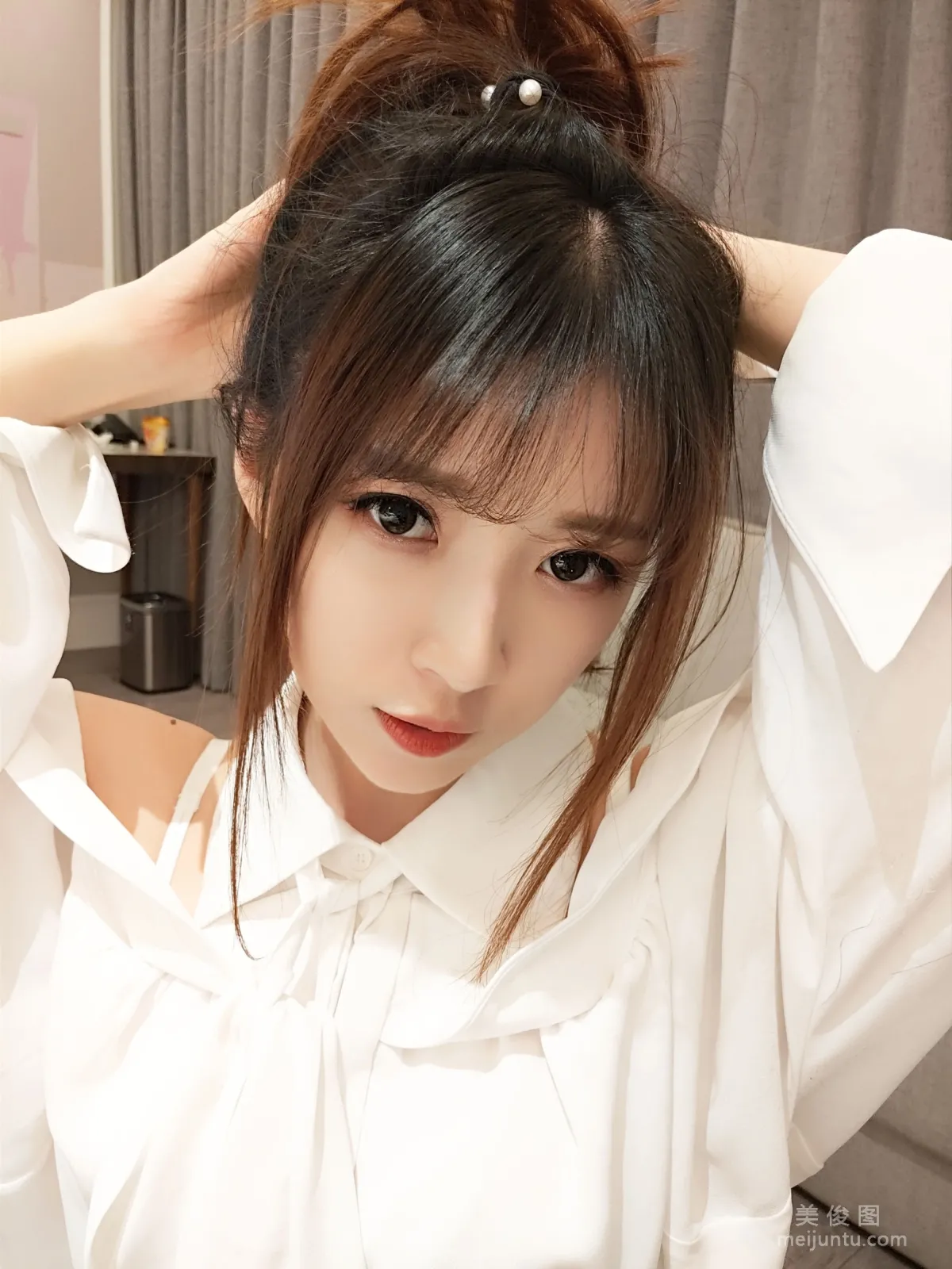 鬥魚主播小女巫露娜 - 條紋提花白襯衣 38