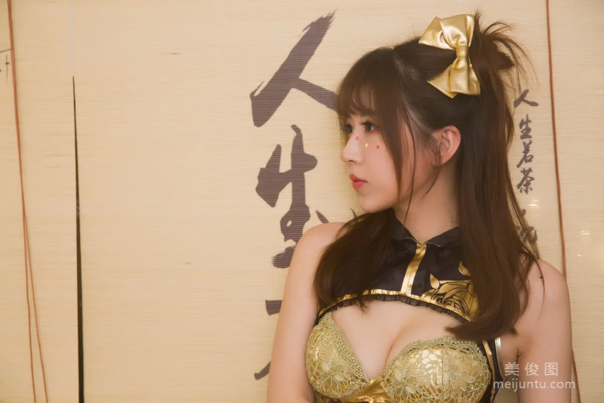 [COS福利] 鬥魚主播小女巫露娜 - 金絲旗袍 5