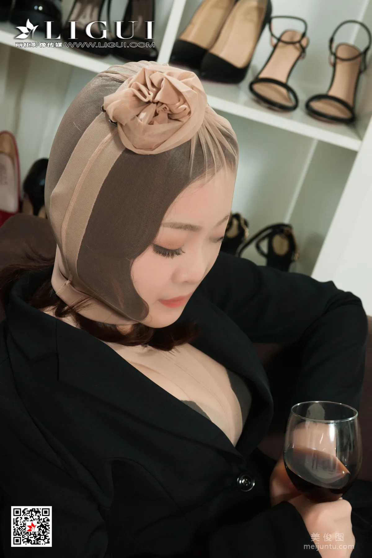 [麗櫃Ligui] 火火 《職場新秀》 絲足寫真 39
