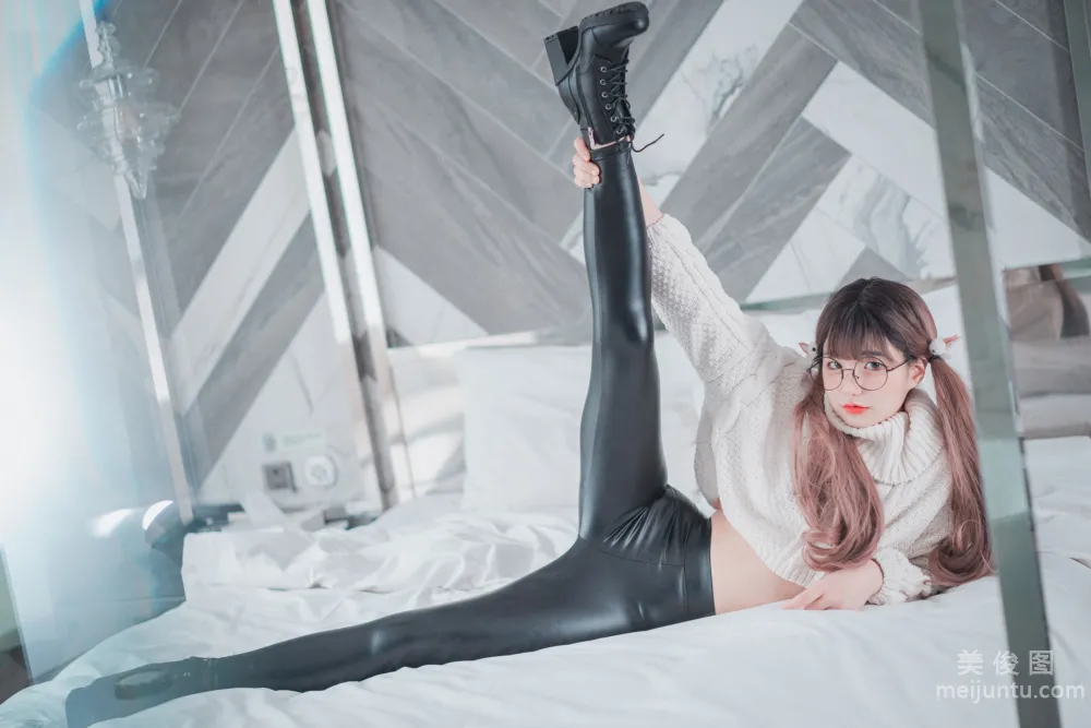 [DJAWA] Jenny - Loose and Tight White 寫真套圖 8