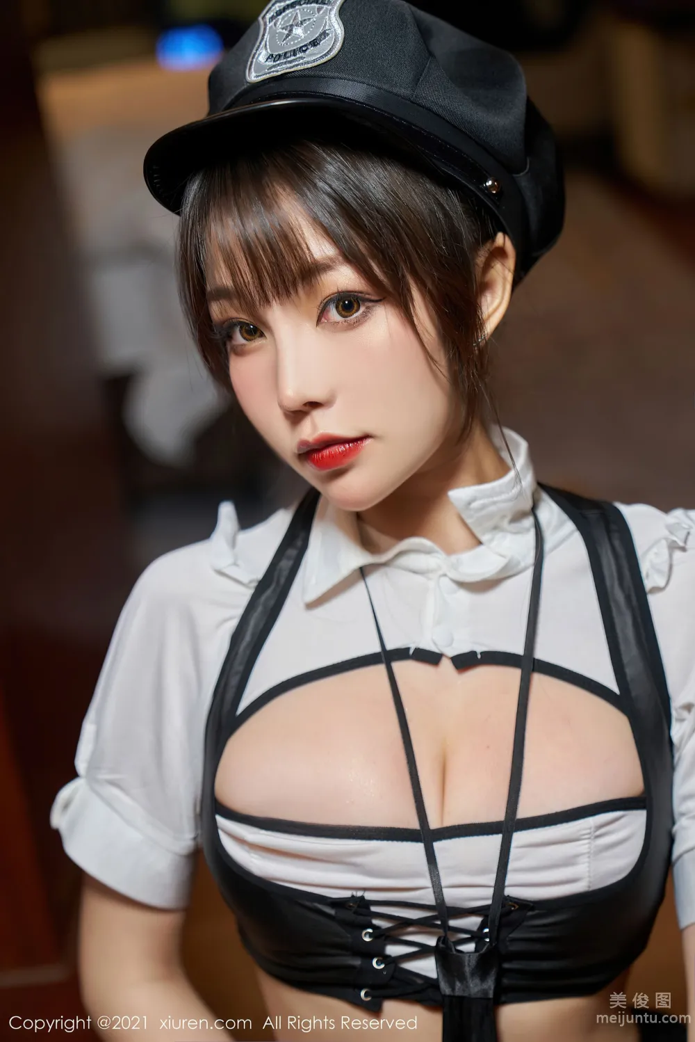[秀人XIUREN] No.3588 芝芝Booty - 情趣警花制服系列 28