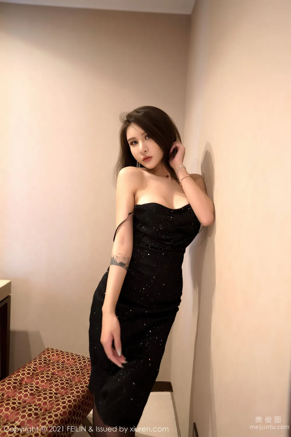 [嗲囡囡FEILIN] VOL.401 Emily尹菲 - 黑色吊裙与极致魅惑丝袜41