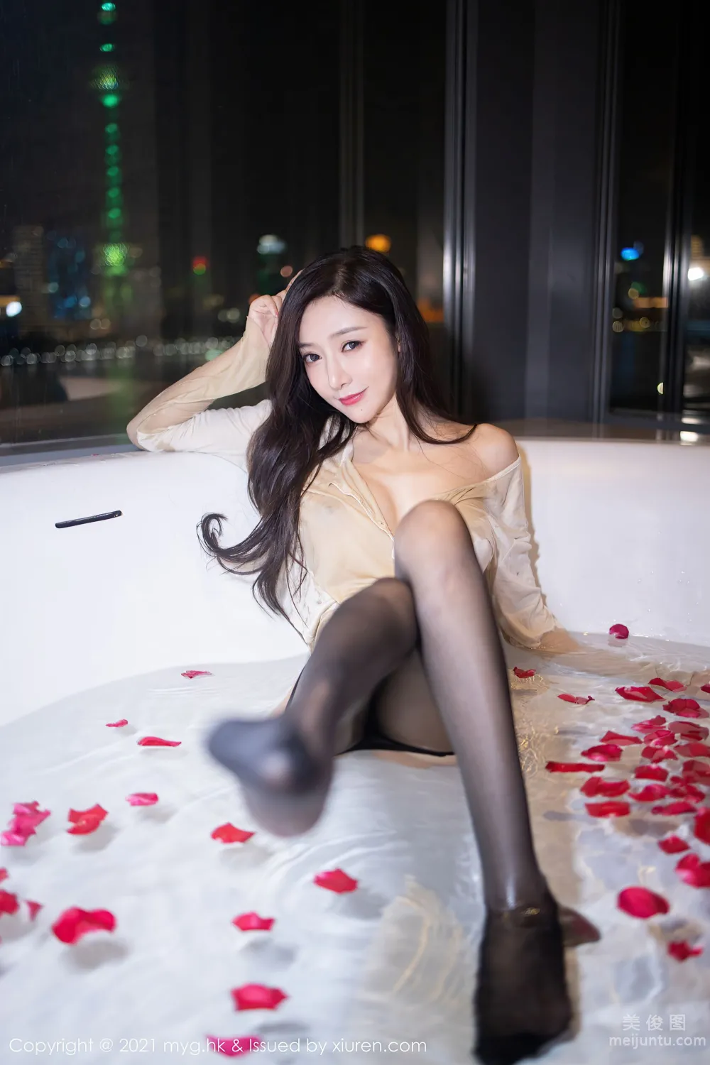 [美媛館MyGirl] Vol.555 王馨瑤yanni - 淋漓動人的浴室花瓣浴系列 63