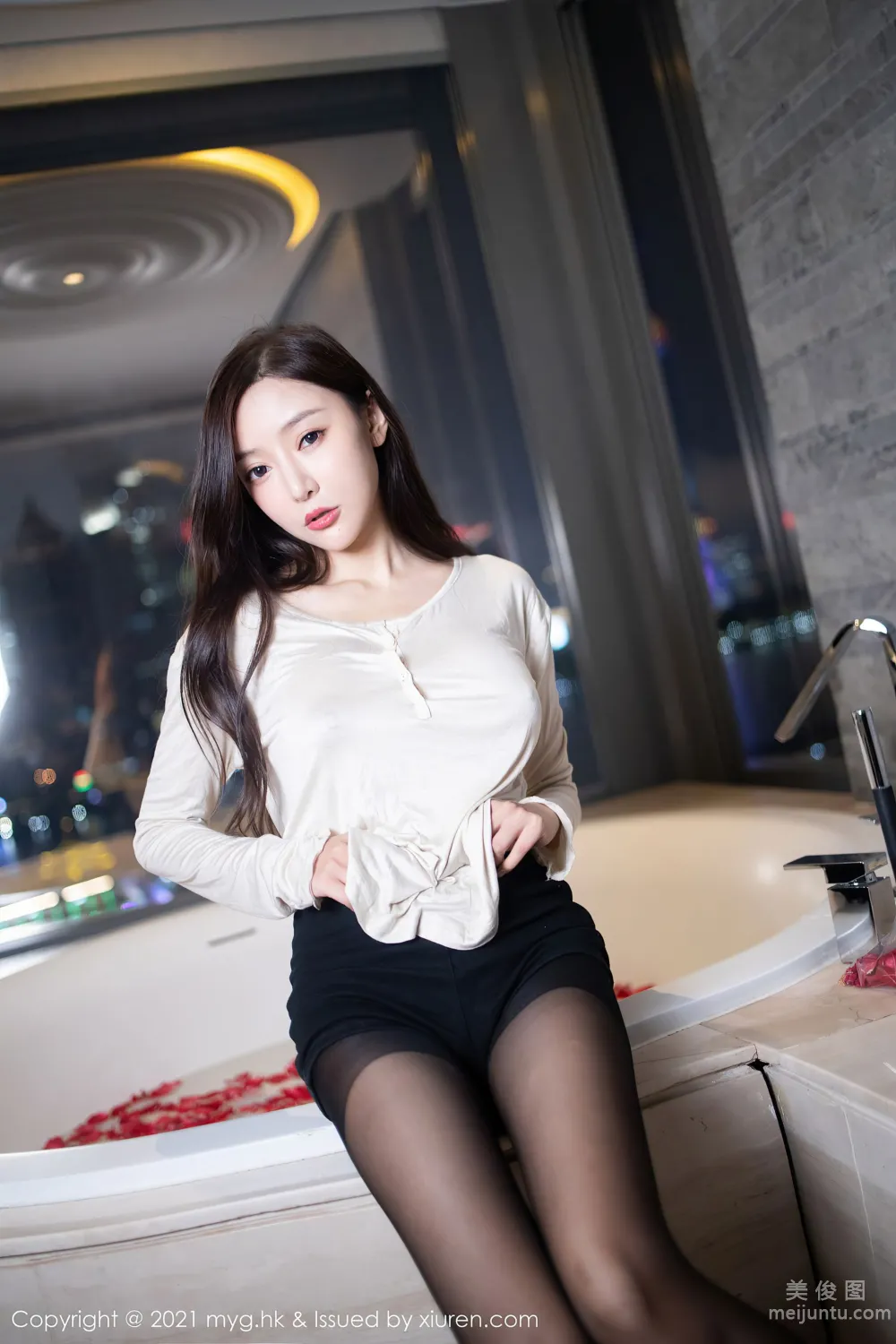 [美媛館MyGirl] Vol.555 王馨瑤yanni - 淋漓動人的浴室花瓣浴系列 18
