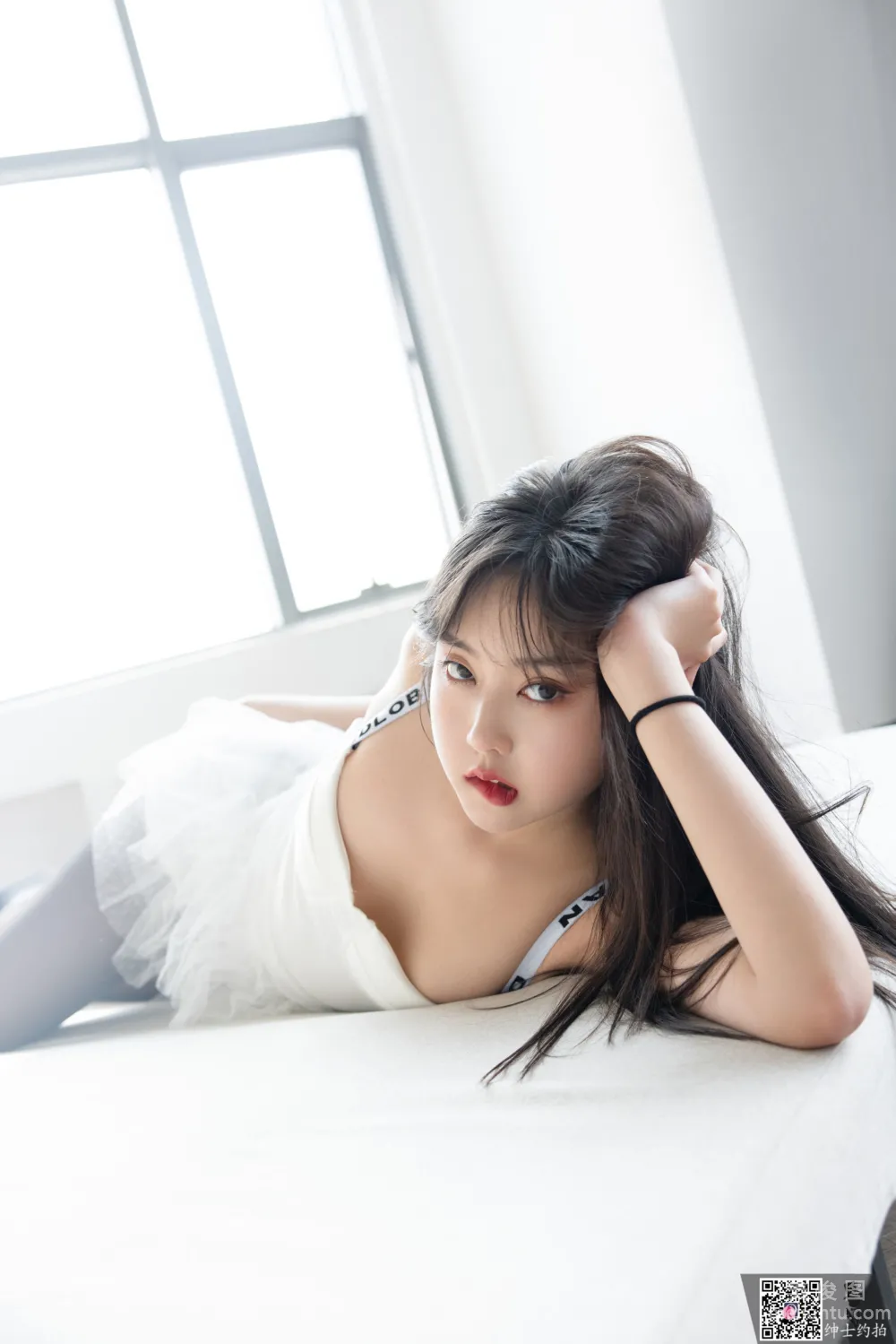 [绅士约拍] SS025 美惠子 黑丝美腿写真1