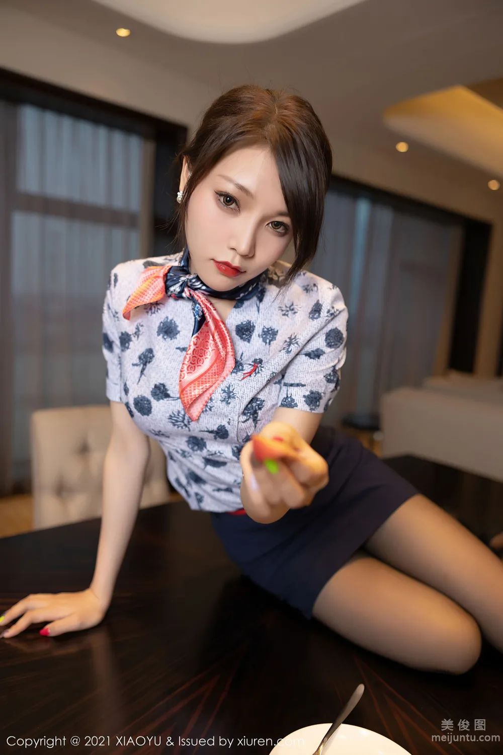 [語畫界XIAOYU] Vol.561 芝芝Booty - 黑絲半透的吊裙與極緻朦胧絲襪 37