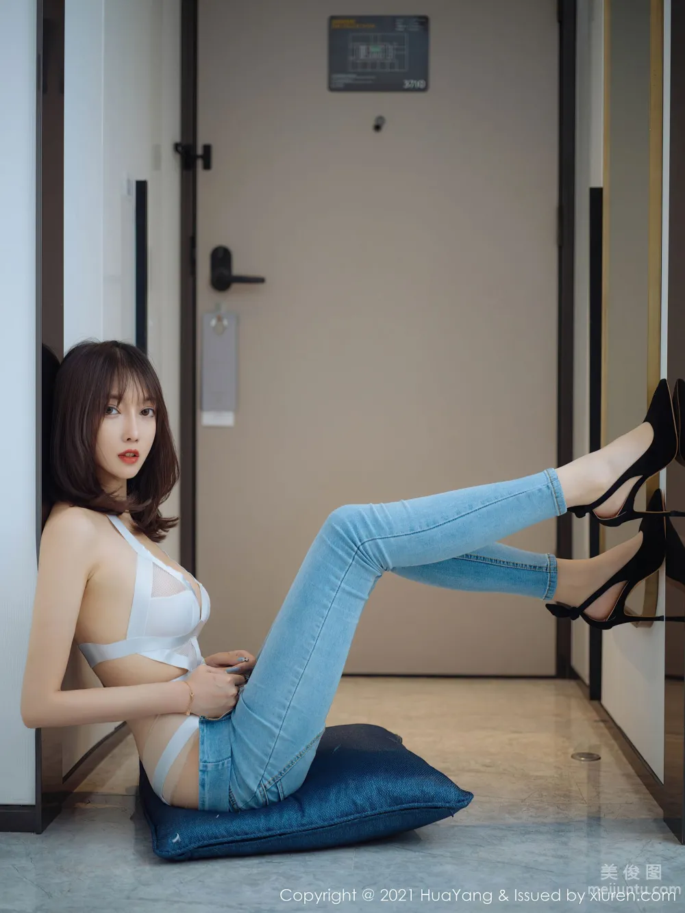 [花漾HuaYang] Vol.423 玥兒玥er - 修長動人姿态皎皎頗白皙攝人魂魄 36