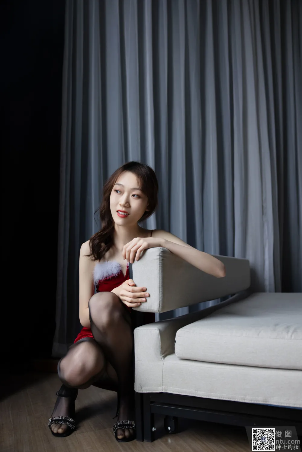 [绅士约拍] SS021 奶酪 黑丝美腿写真2