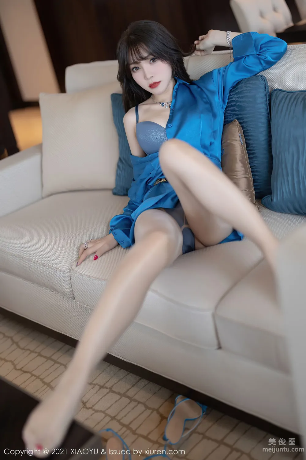 [語畫界XIAOYU] Vol.568 芝芝Booty - 一襲簡約大氣的服飾與朦胧絲襪 29