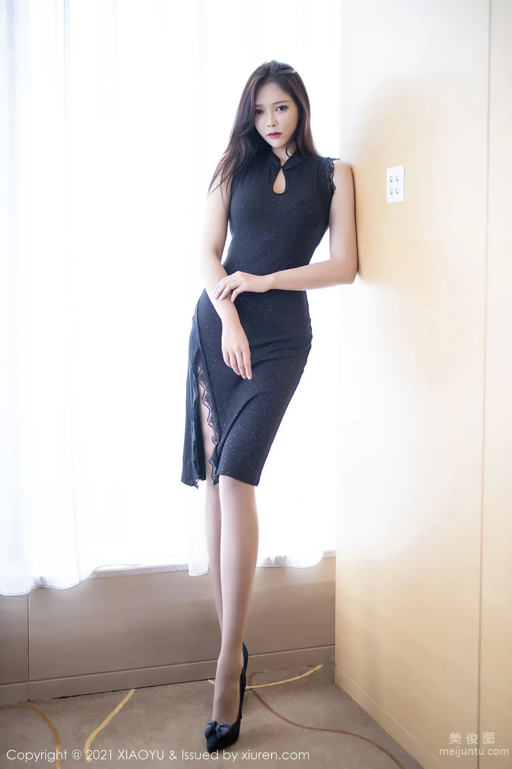 [语画界XIAOYU] Vol.566 娜比 - 优雅多姿的礼裙与极致魅惑丝袜1