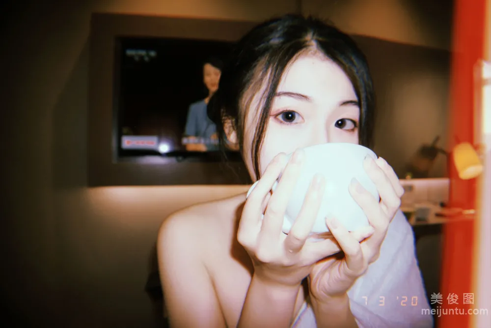 [网红COSER写真] 一米八的大梨子 - 冬日女友 套图7