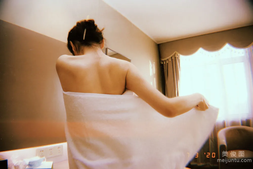 [网红COSER写真] 一米八的大梨子 - 冬日女友 套图9