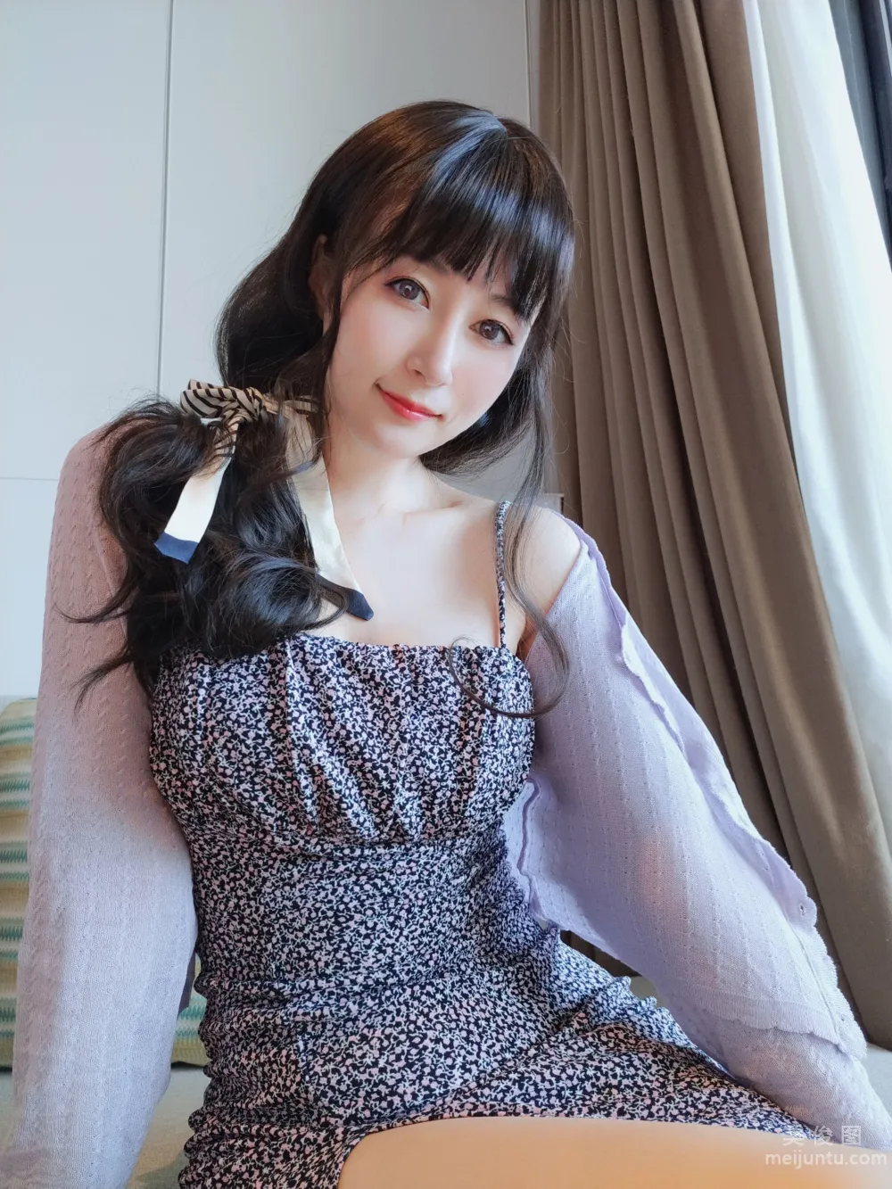 [網紅COSER寫真] Coser小姐姐白銀 - 居家碎花裙 7