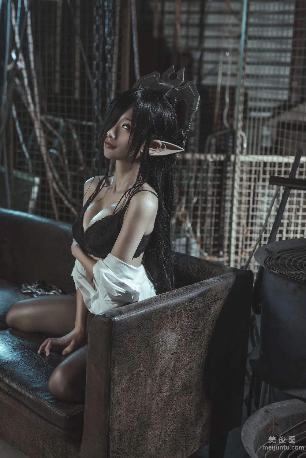 [網紅COSER寫真] 蠢沫沫 - 黑獸女王 OL制服 套圖 16