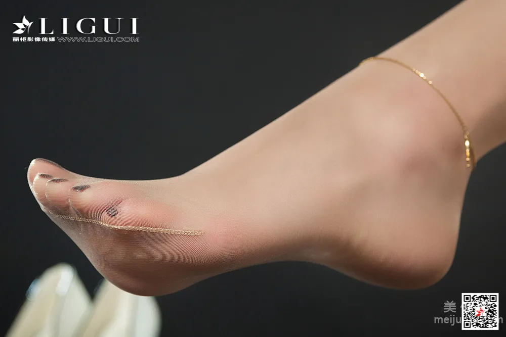 [麗櫃Ligui] 2021.10.03 Model 小戈 絲足美腿套圖 18