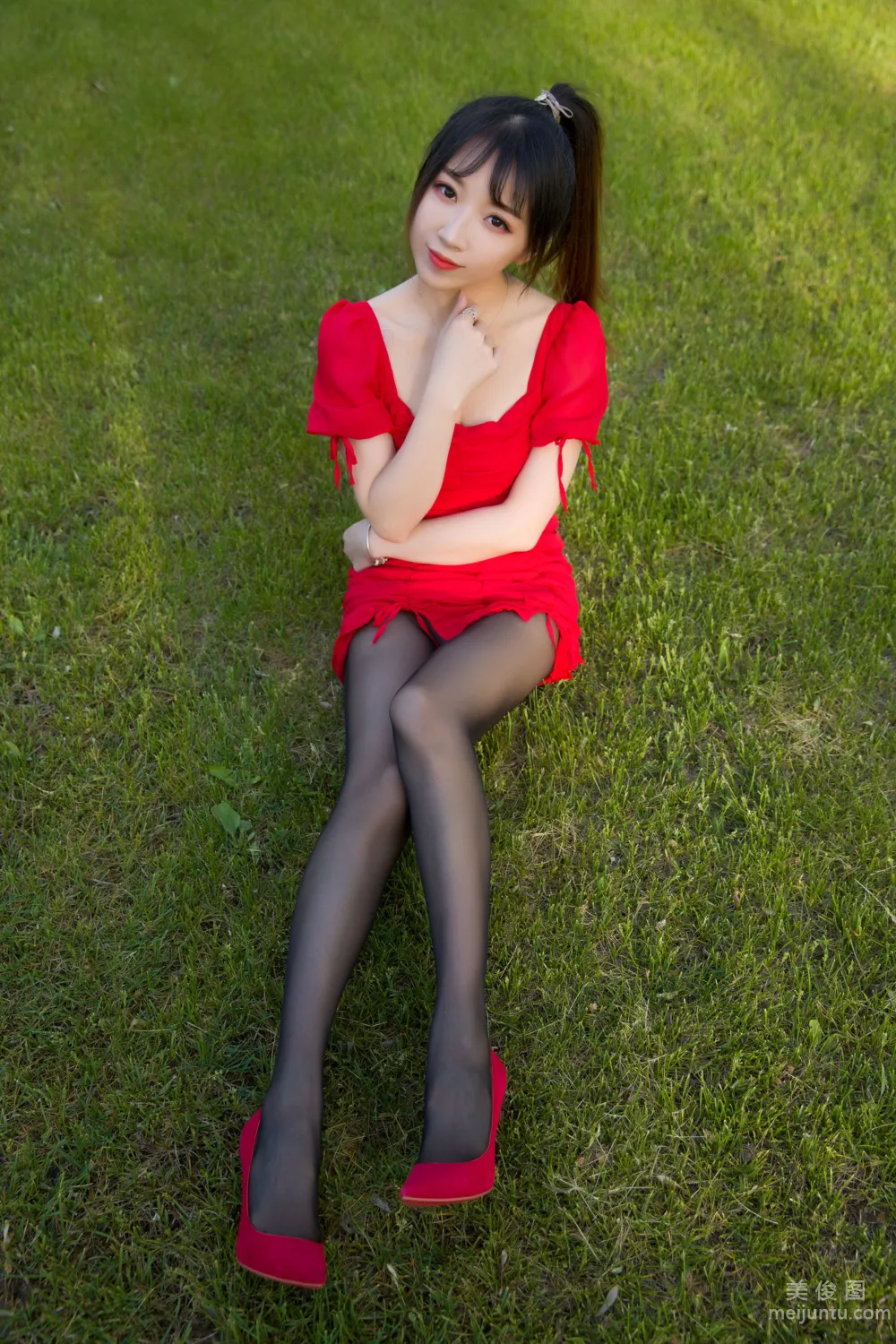 [網紅COSER寫真] 鬥魚主播小女巫露娜 - 戶外小紅裙 套圖 30