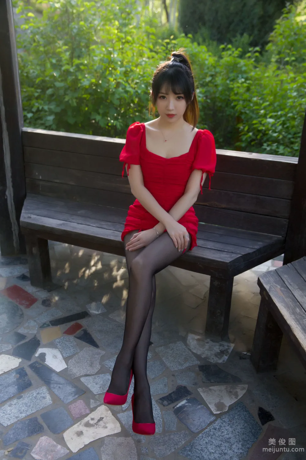 [網紅COSER寫真] 鬥魚主播小女巫露娜 - 戶外小紅裙 套圖 6