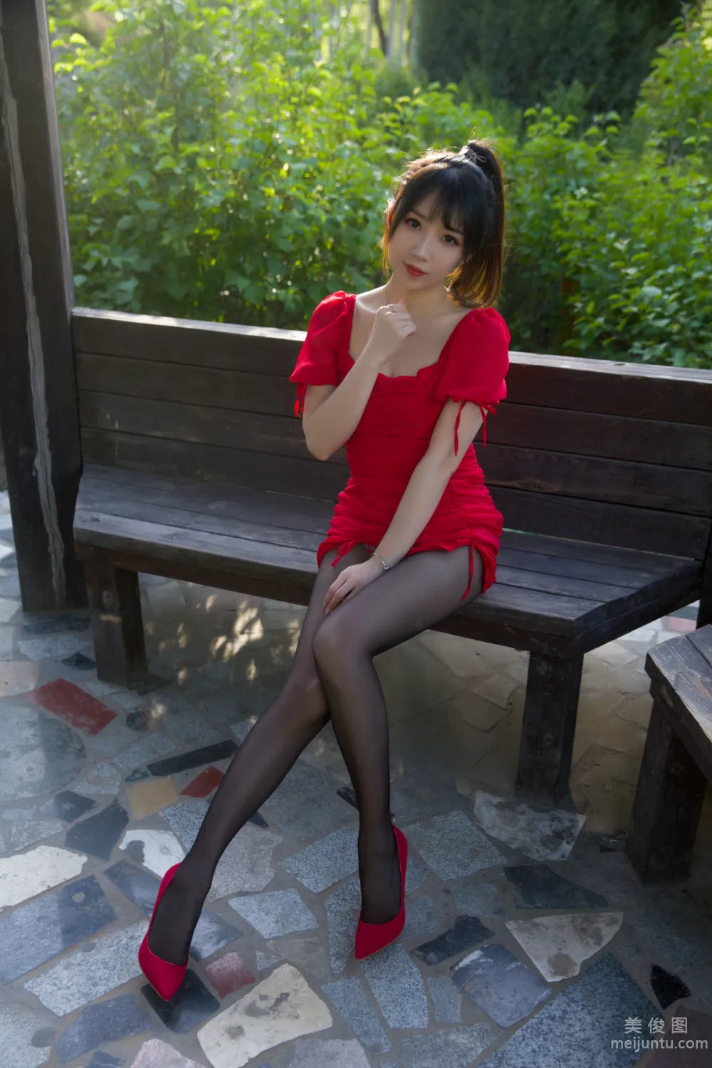 [網紅COSER寫真] 鬥魚主播小女巫露娜 - 戶外小紅裙 套圖 3