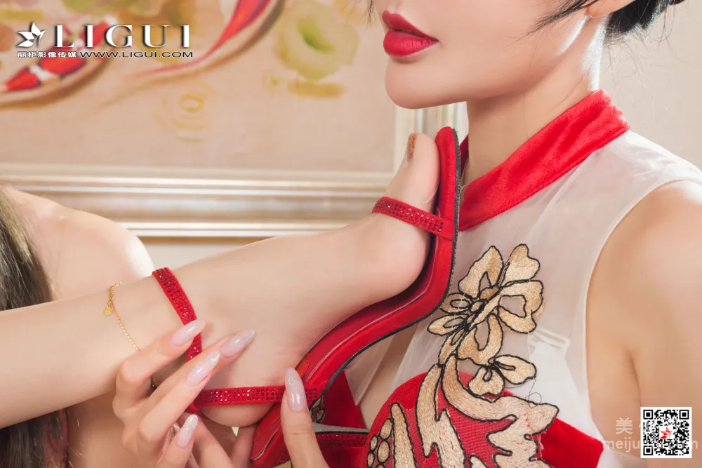 [丽柜Ligui] 2021.09.20 Model 兔子&凉儿&钟情  丝足美腿套图15