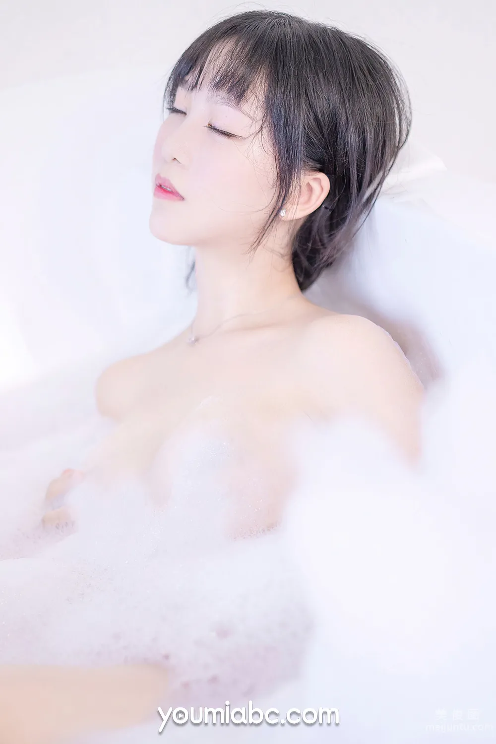 [尤蜜YouMiabc]  抖娘利世 - 冬日泡泡浴10