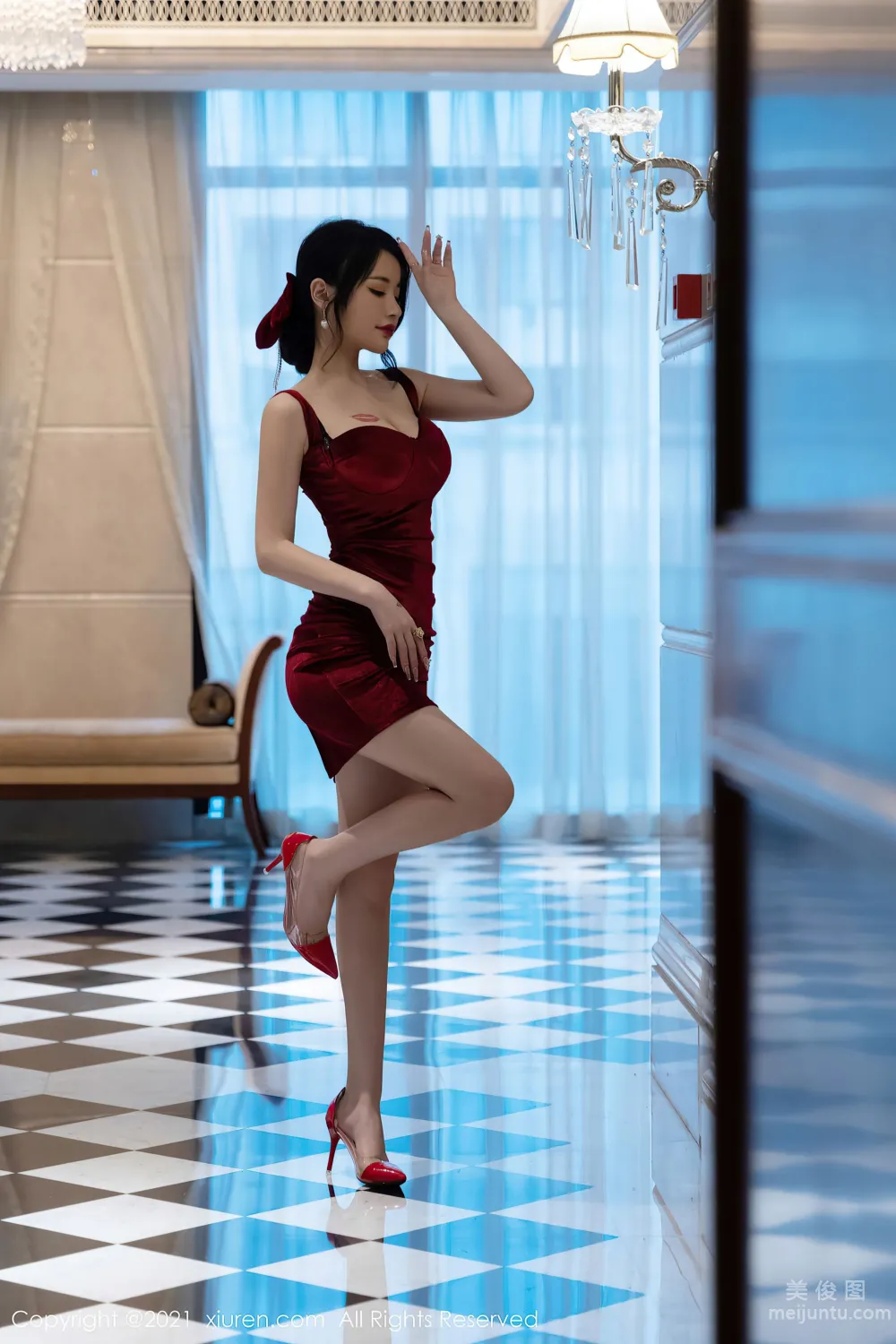 [秀人XiuRen] No.3681 美七Mia - 紅色緊身衣主題系列 7