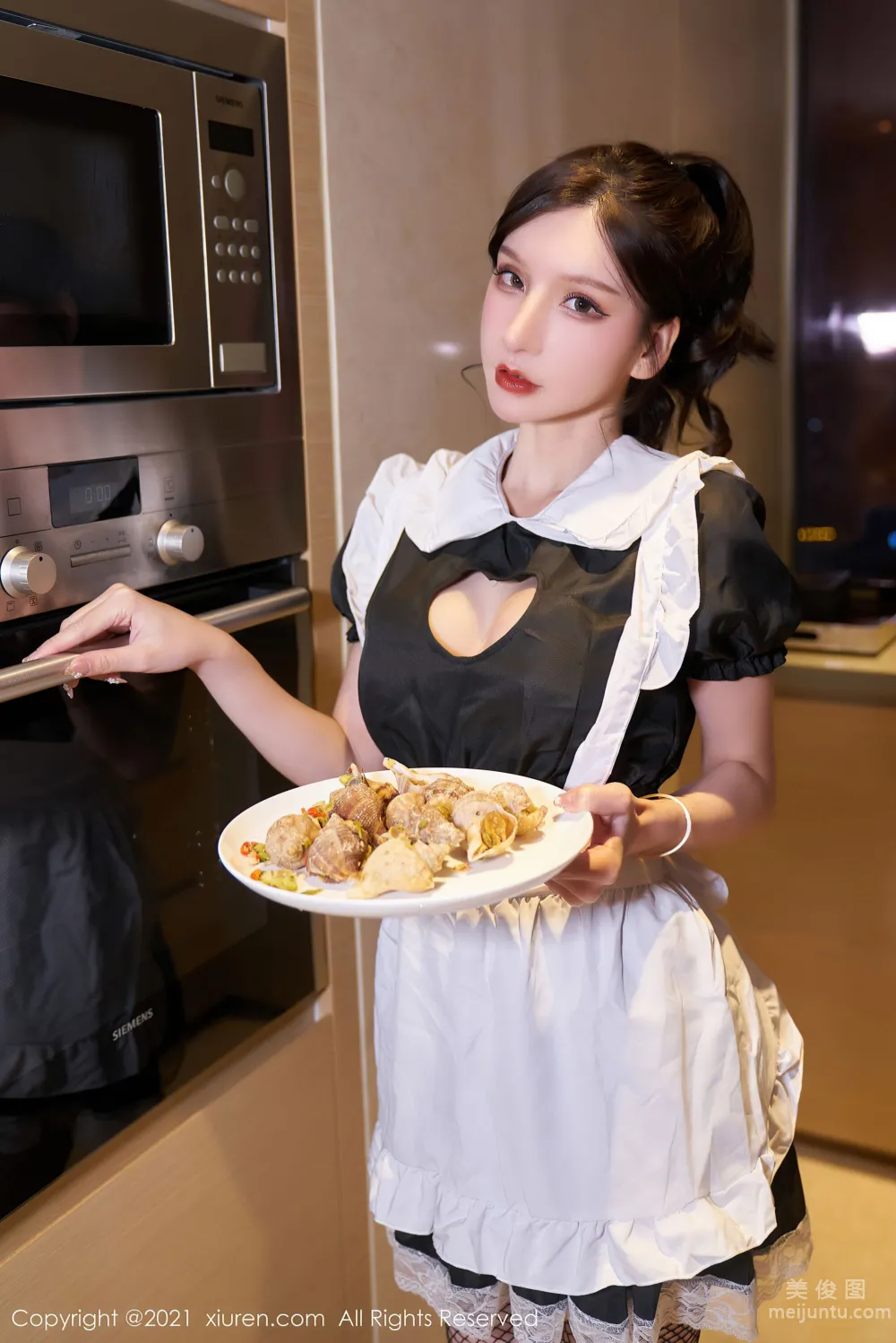 [秀人XiuRen] No.3716 周于希Sandy - 溫柔體貼的廚娘制服系列 10