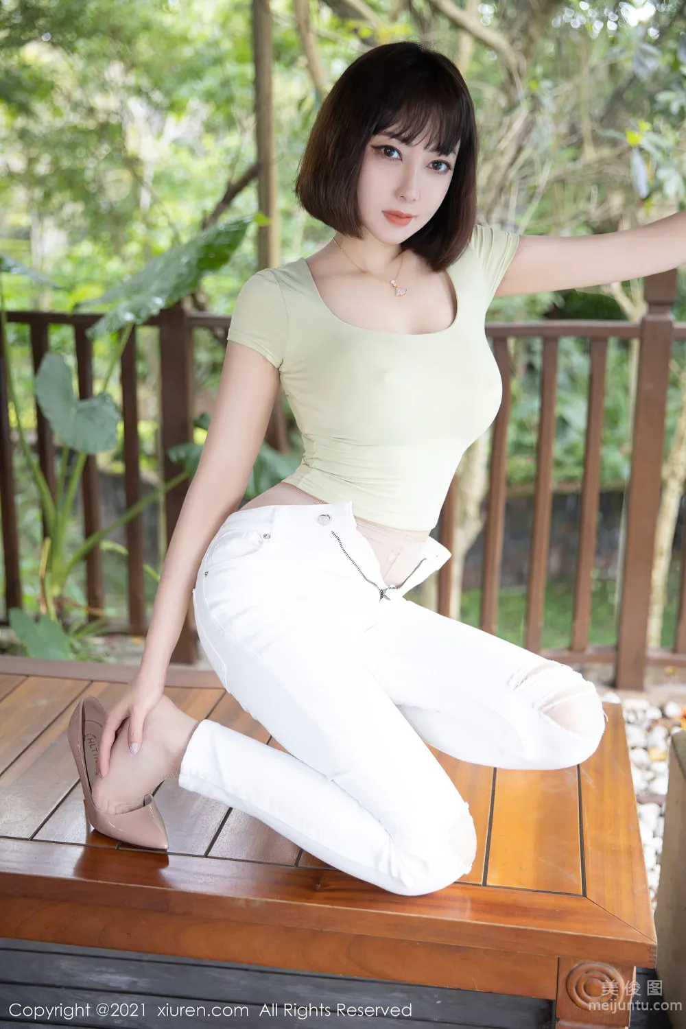 [秀人XiuRen] No.3704 果兒Victoria - 西雙版納旅拍寫真 4