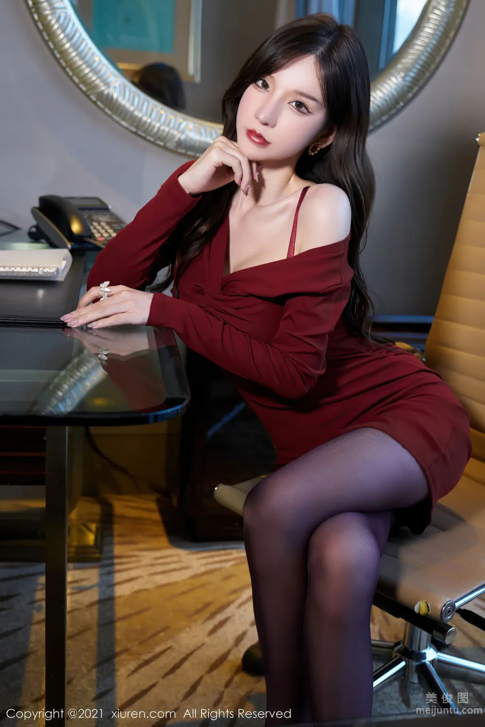 [秀人XiuRen] No.3686 周于希Sandy - 猩紅多姿的服飾 25