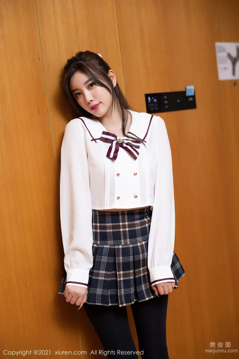 [秀人XiuRen] No.3723 杨晨晨Yome - 格子裙的学苑风制服1