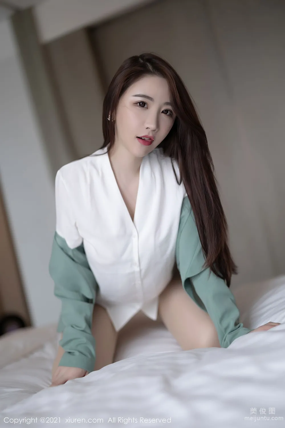[秀人XiuRen] No.3728 Cherry绯月櫻 - 淺綠色的直爽職業裝 46