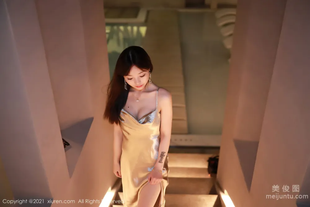 [秀人XiuRen] No.3734 佘貝拉bella - 閃亮金碧的吊裙系列 15
