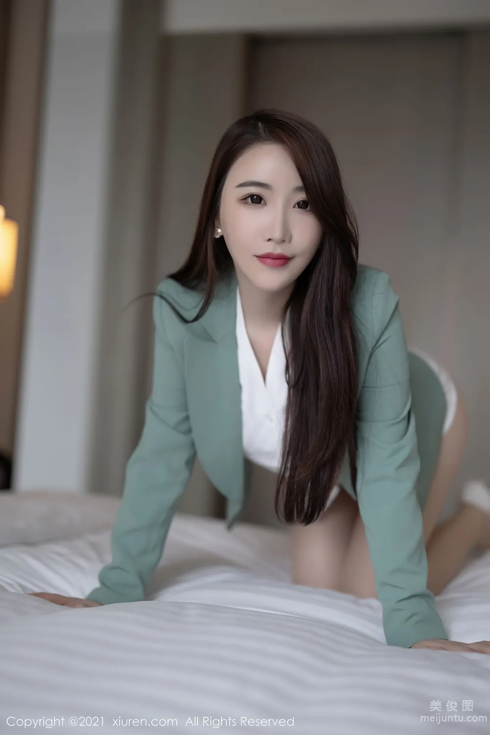 [秀人XiuRen] No.3728 Cherry绯月櫻 - 淺綠色的直爽職業裝 39