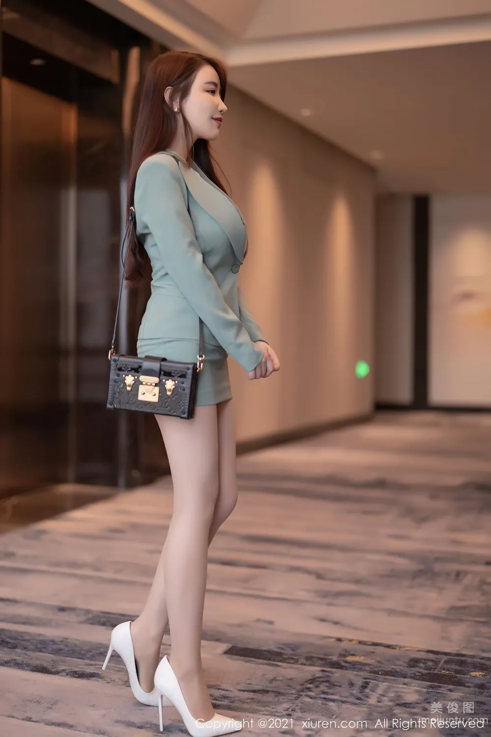[秀人XiuRen] No.3728 Cherry绯月樱 - 浅绿色的直爽职业装3