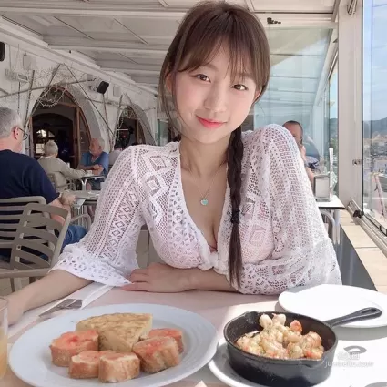 這麼可愛是DJ？《甜笑童顔小隻馬》凹腰教你吃冰淇淋！