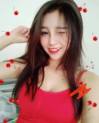 19歲可愛虎牙妹《蔡芷芊》晃出身前大圓球讓人直呼真女神！