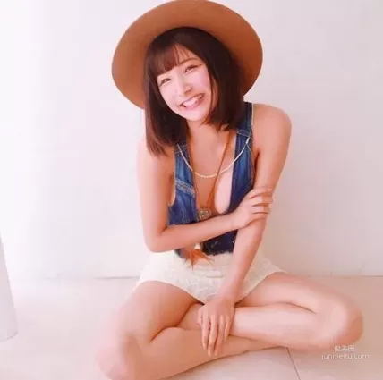 顔值身材都滿分《彩川ひなの》，F杯大胸器挑戰你的視覺極限！
