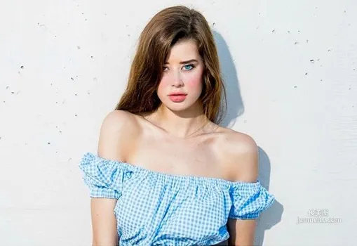 天生雙色瞳孔～不可思議的嫩模Sarah McDaniel