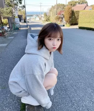 寬松男友風，散發甜美慵懶氣質，可愛到爆的櫻花妹子福山梨乃