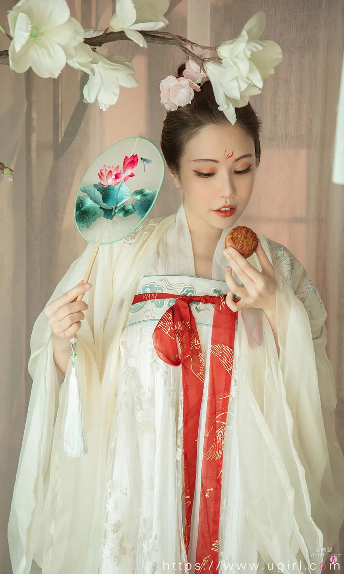 花滿月夜的妮小妖 少女側卧情郎愁多 23