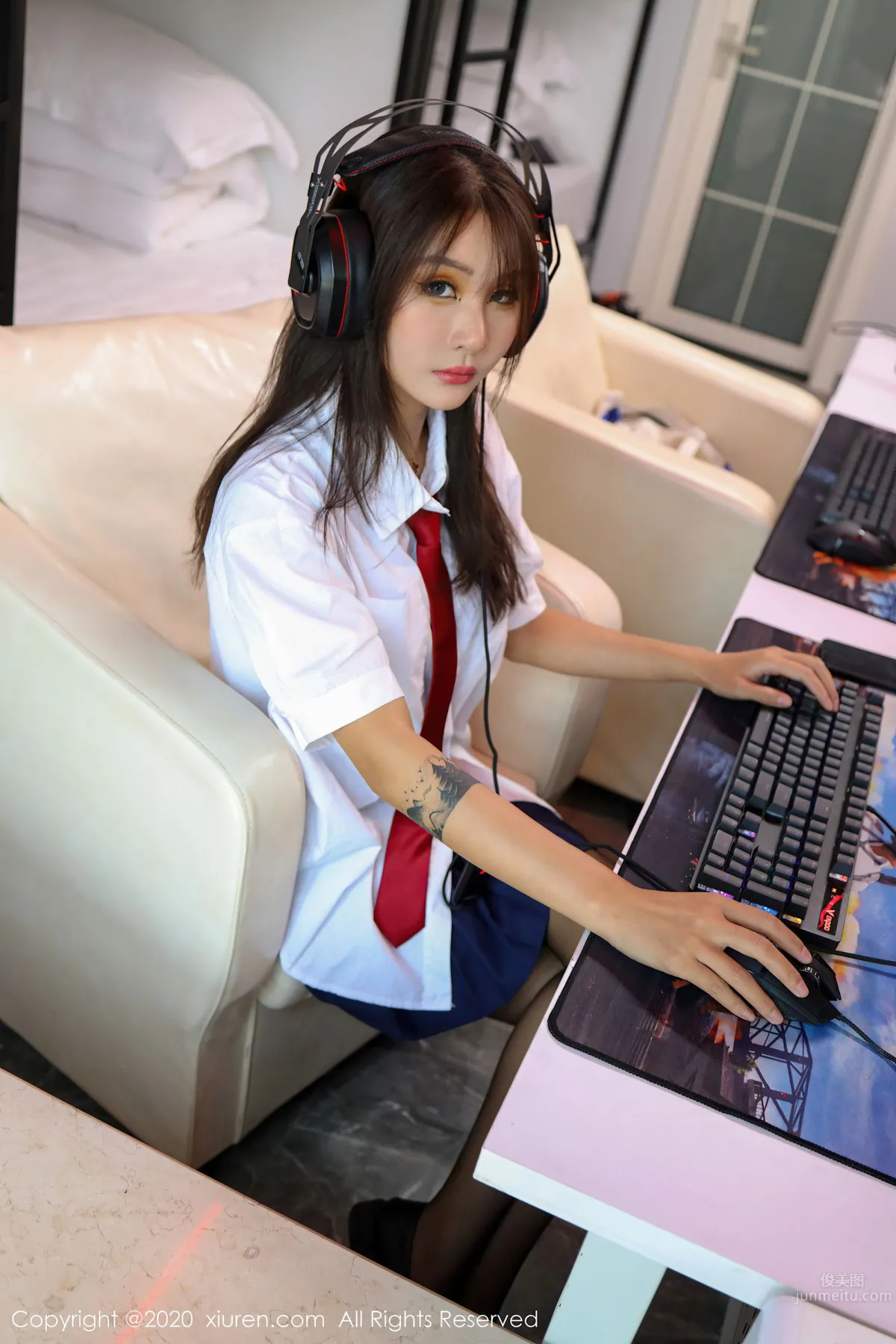 [XiuRen] 2020.08.19 No.2461 Emily顧奈奈 1
