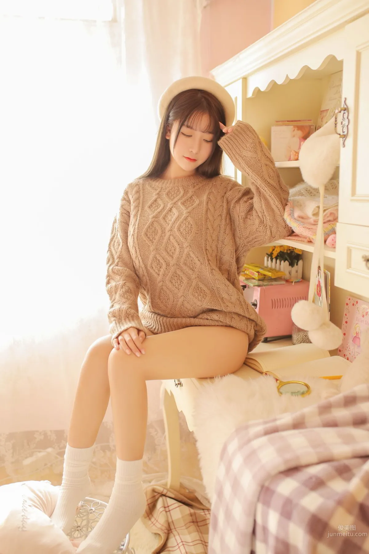 貓九- 熟女風與駝色毛衣 47